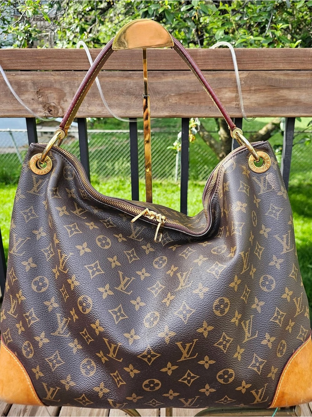 Louis Vuitton Monogram Canvas Berri MM